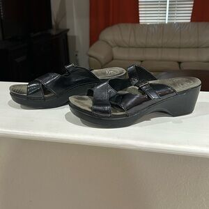 Dansko Sandals Walking Comfort Strappy Buckle Slip On EUR Size 40